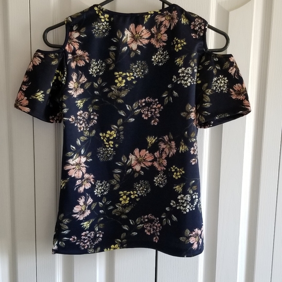 Girls Open-Shoulder Blouse - Picture 2 of 5